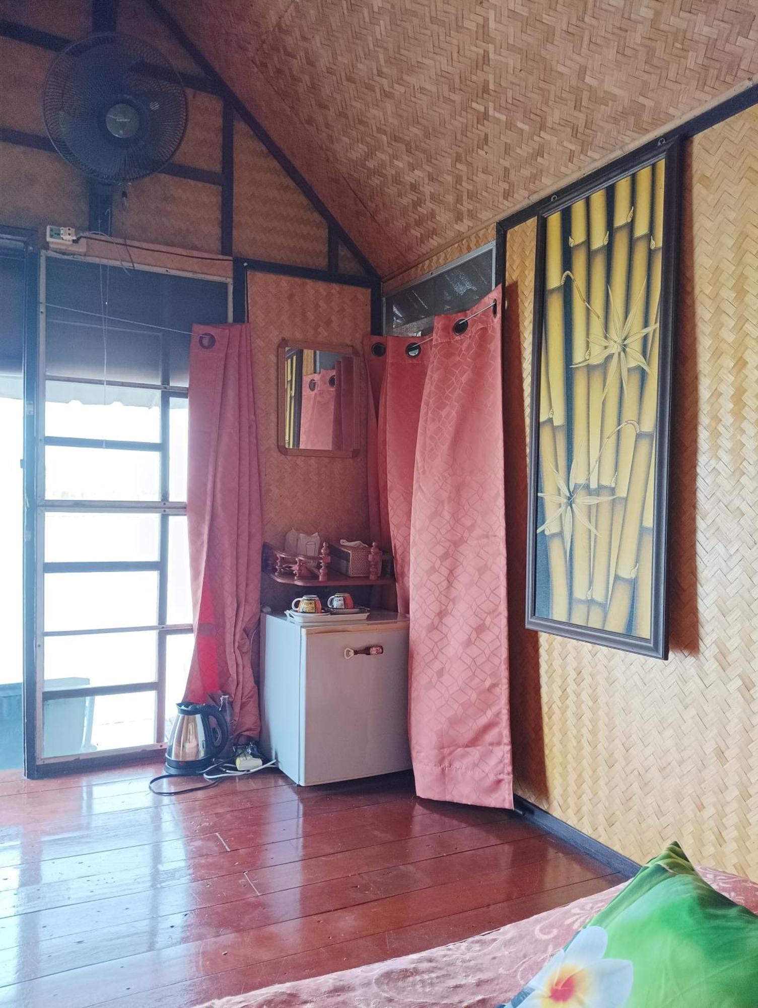Hidden Holiday House Ban Don Faek Номер фото