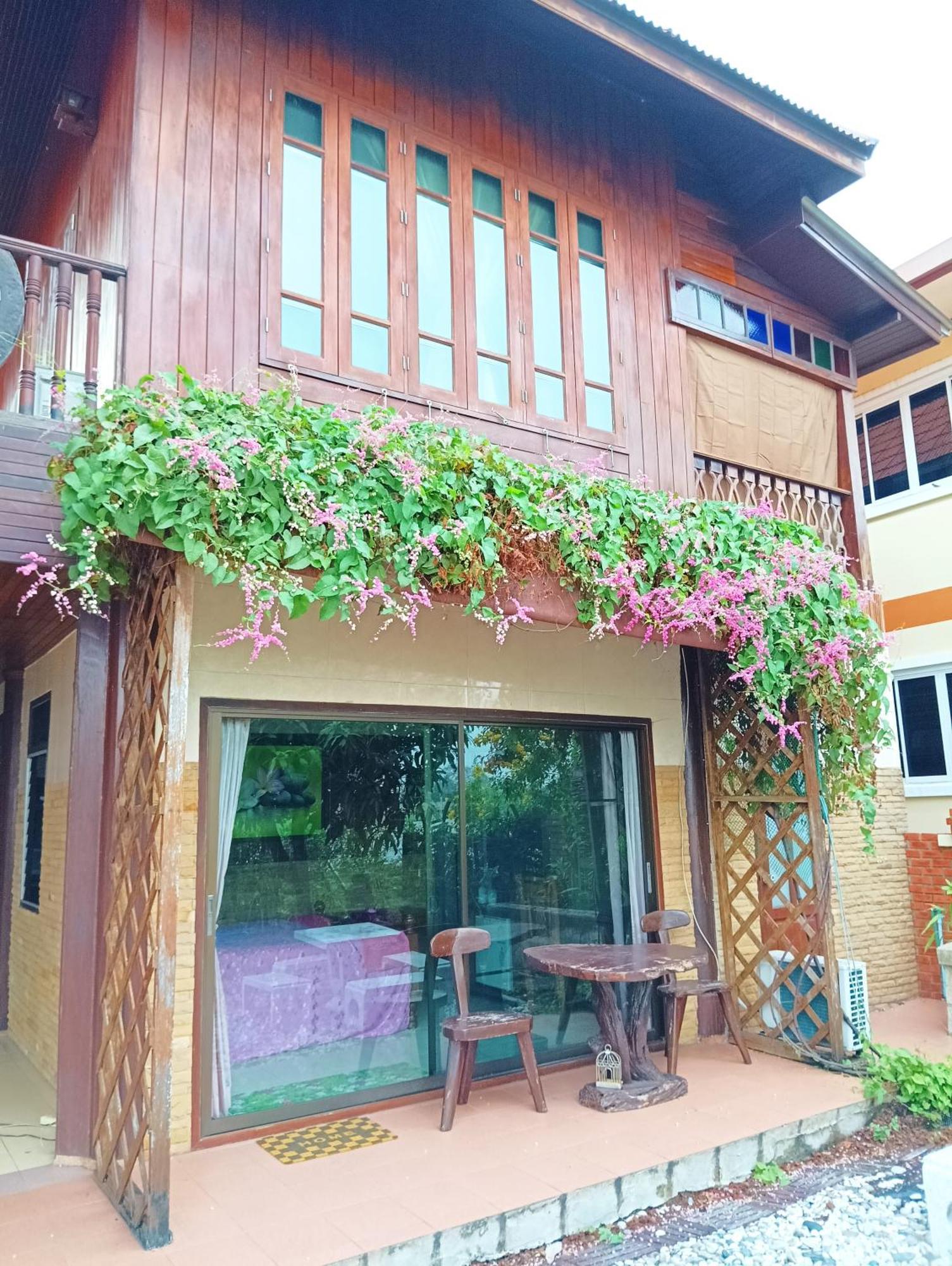 Hidden Holiday House Ban Don Faek Номер фото