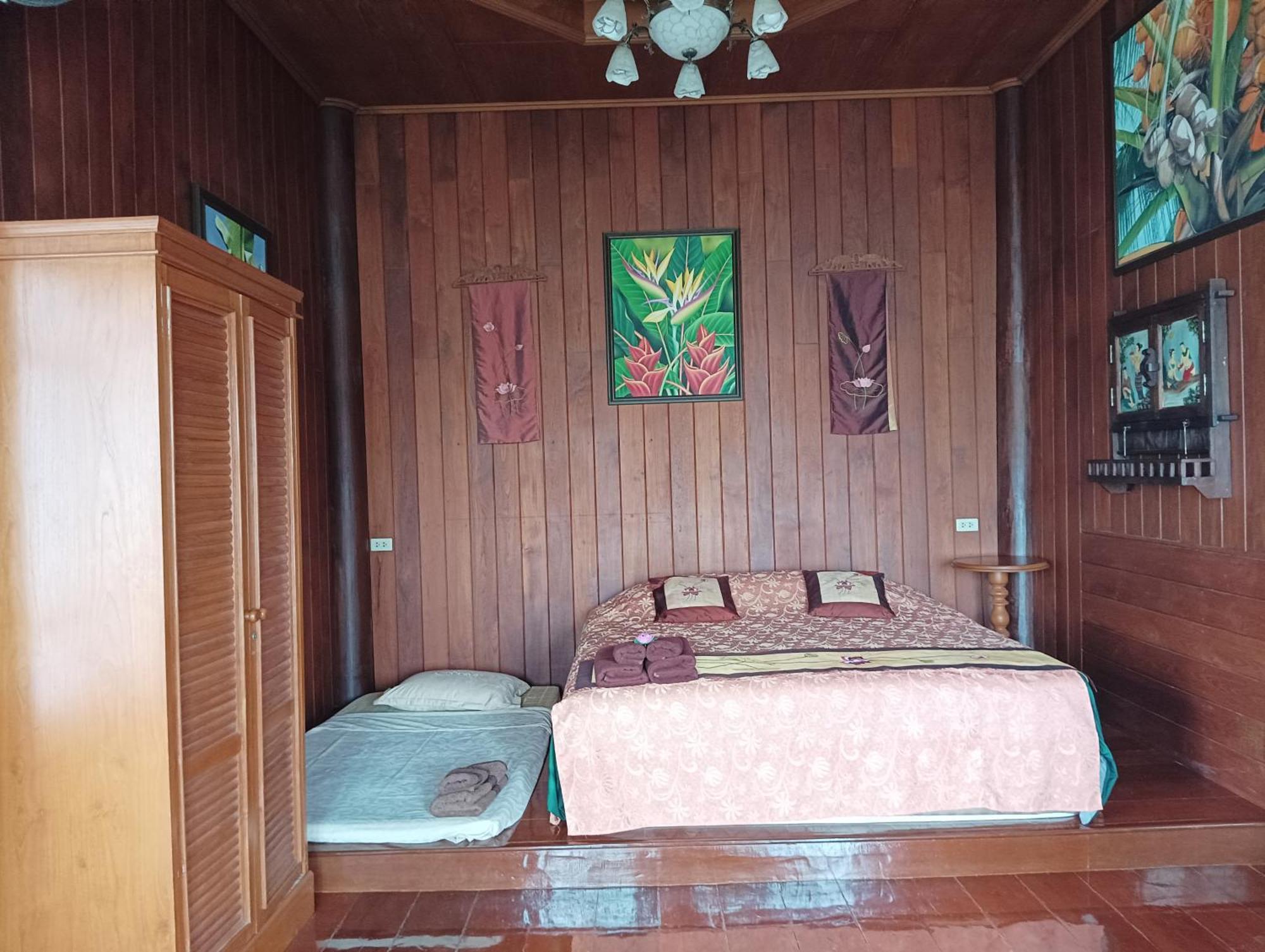 Hidden Holiday House Ban Don Faek Номер фото